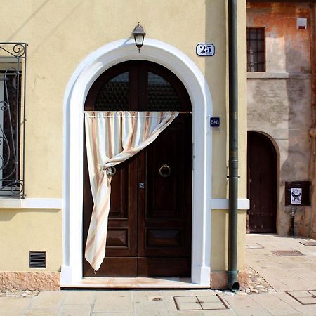 مبيت وإفطار كوماكيو Porta Del Carmine المظهر الخارجي الصورة