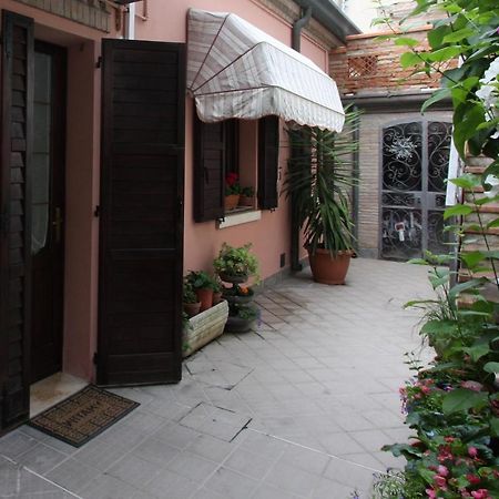 مبيت وإفطار كوماكيو Porta Del Carmine المظهر الخارجي الصورة
