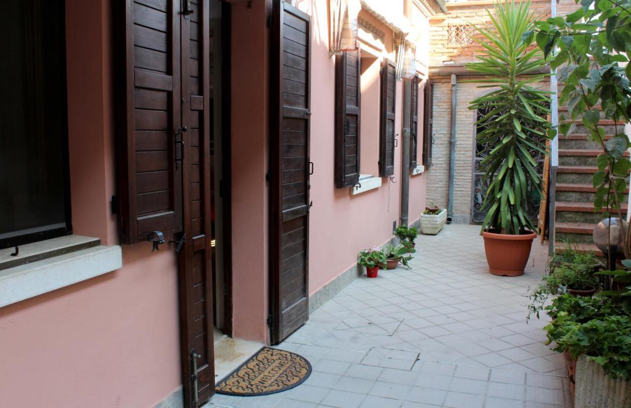 مبيت وإفطار كوماكيو Porta Del Carmine المظهر الخارجي الصورة
