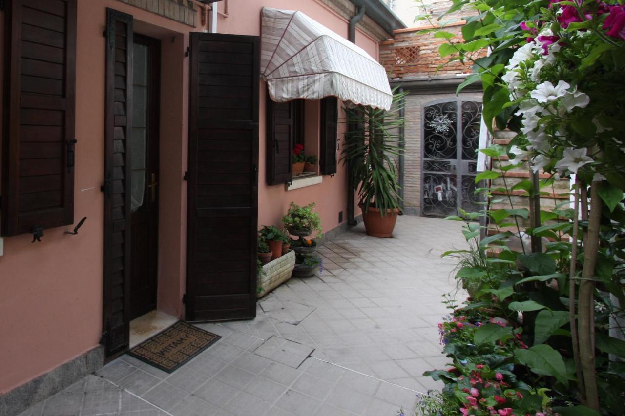 مبيت وإفطار كوماكيو Porta Del Carmine المظهر الخارجي الصورة